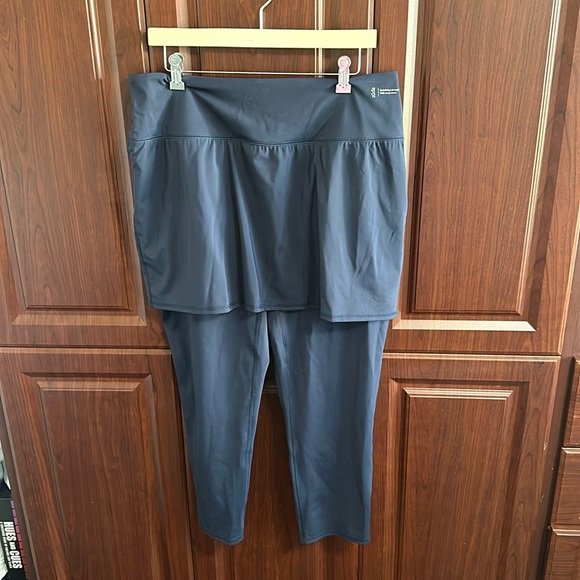 Zuda athletic skirt with built in leggings - Picture 2 of 5